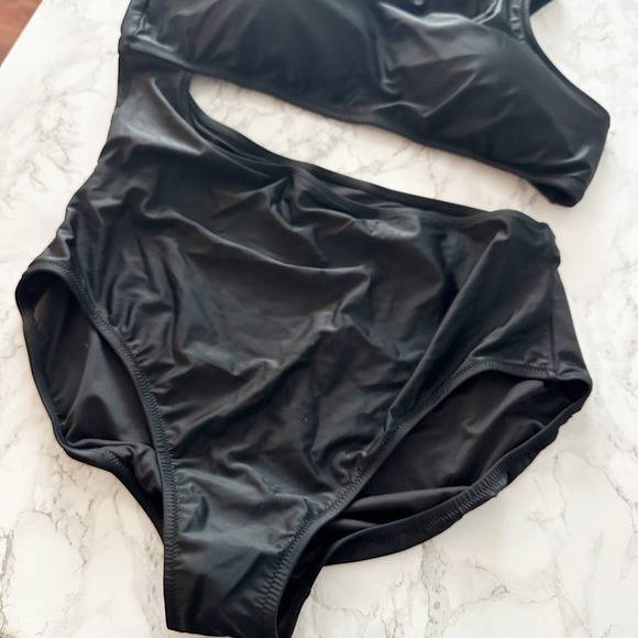 J. Crew Black One Shoulder One Piece Swimsuit Cutout Gold Button Detail Size 20 - Picture 3 of 12